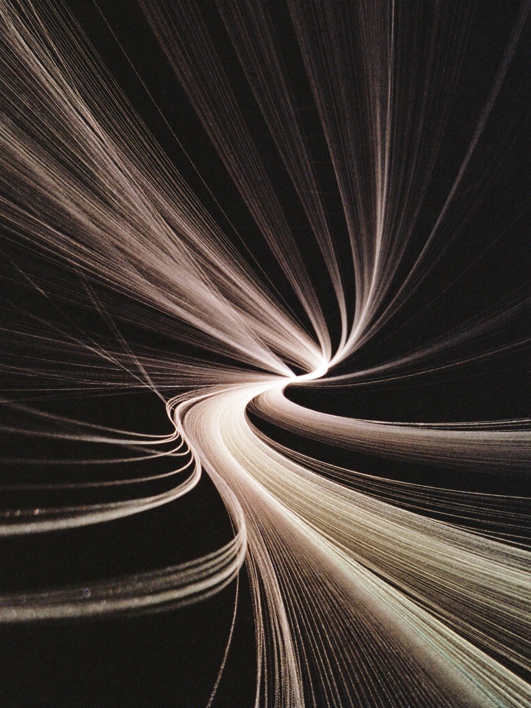 Luminous fibers converging like a neural current